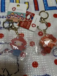 ハローキティ　ミャクミャクコラボ　キーホルダーセット