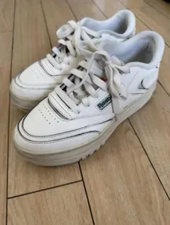 Reebok Classic ホワイトスニーカー