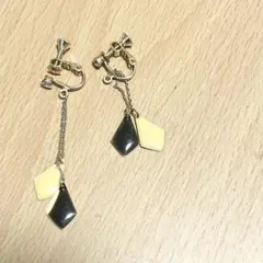 イヤリング　ドロップイヤリング　揺れる