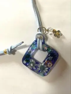 ドライフラワー 薔薇マトリカリア ブルー系ネックレス レジン - メルカリ