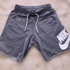 NIKE グレー ショートパンツ Sサイズ