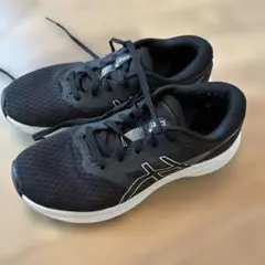 asics ブラック スニーカー22.5