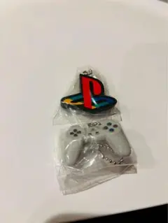 ぴ*ろ様 PlayStation ミニチュアチャーム　2個　コントローラー　ロゴ