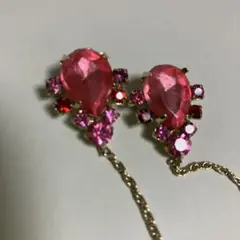 L*2様 ゴールドチェーン付きピンクブローチ　レトロ風デザイン