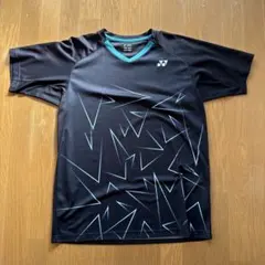 YONEX Vネック Tシャツ JP O 黒/青 幾何学模様