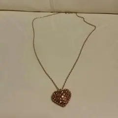 スワロフスキーハート型ネックレス！