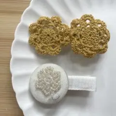 花モチーフとビーズ刺繍のヘアクリップセット