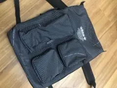 アディダスのリュックサック