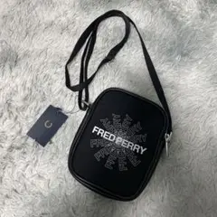 新品　FRED PERRY ショルダーバッグ ブラック L3255