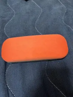 オレンジとグレーのメガネケース