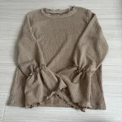 ベージュ 袖フリル付き長袖トップス M