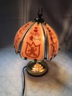 ピンクの傘型ランプ