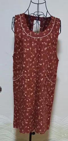赤茶色のエプロン