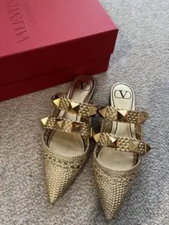 【超美品】VALENTINO ロックスタッズ ゴールド 36のサムネイル