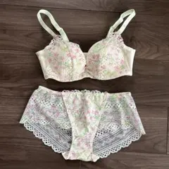 ウンナナクール　さあ、わたしレース脇高ブラジャー　ショーツセット B70