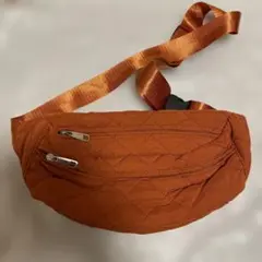 オレンジ キルティング ボディバッグ