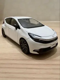 【美品】新型アクア カラーサンプル スーパーホワイトⅡ 040】のサムネイル