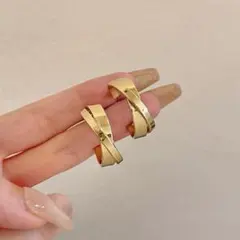 ♥️人気商品♥️おしゃれ　レディース　クロスピアス　人気ゴールド　高級感　海外
