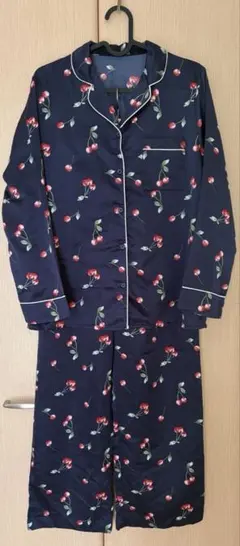 GU サテンパジャマ　ネイビー　チェリー