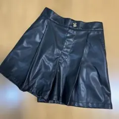 ブラック 合成皮革 ショートパンツ 150サイズ
