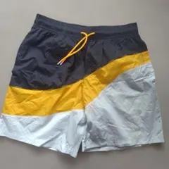 Under Armour XL ショートパンツ マルチカラー