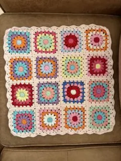 手編み /フラワーモチーフ /マルチカバー /かぎ針編み /北欧 /カラフル