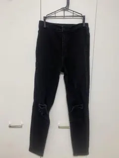 ブラックスキニーデニム ダメージ加工