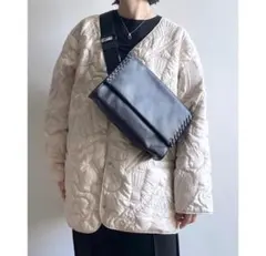 極美品✨️イアパピヨネ　柄ワイドテープショルダーバッグ　黒　ブラック