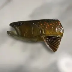 .Sea ハンドメイド　木彫魚 (ヤマトイワナ) ブローチ River.Sea ハンドメイド 木彫魚 (ヤマトイワナ) ブローチ - メルカリ