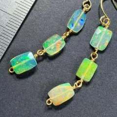 14KGF＊遊色キラキラ✨エチオピアオパールのピアスb73