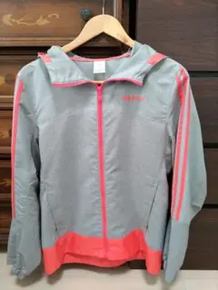 アディダス　ウインドブレーカー