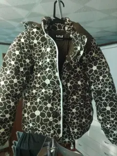 HELLY HANSEN へリーハンセン　花柄　ダウン