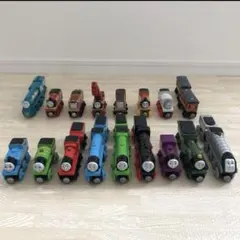 【期間限定値下げ】木製トーマスシリーズ☆仲間たち17体セット！