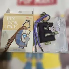 【E】POPMART アルファベット PIN FOR LOVE キーホルダー