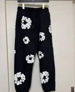 DENIM TEARS ブラックフラワージョガーパンツ