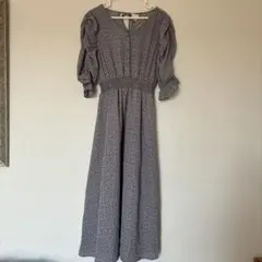 花柄グレーのワンピース