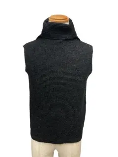 me ISSEY MIYAKE ベージュ プリーツ ノースリーブチュニック me ISSEY MIYAKE ベージュ プリーツ ノースリーブチュニック