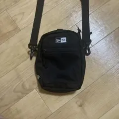 NEW ERA ショルダーポーチ　ブラック