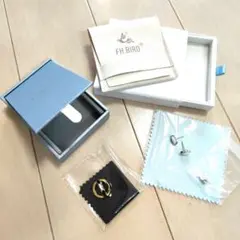 ピアス2種類セット ケース、磨き用クロス付き　フープ＆スタッド　オパール