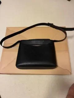 【良品】HushTug（ハッシュタグ）レザージップショルダーバッグ ブラック