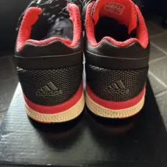 最終お値下げadidas 黒 赤スニーカー