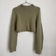 オリーブグリーン クロップド ニット セーター