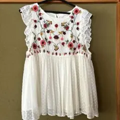 ZARA ノースリーブ刺繍入りブラウス