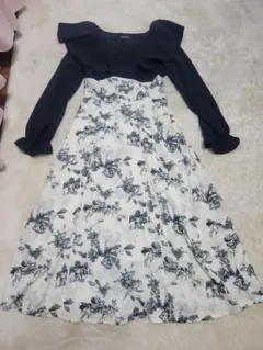 フリル付きネイビー花柄マキシドレス