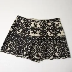 GRACE CONTINENTAL リネン100 総刺繍 上品なショートパンツのサムネイル