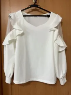 イングのトップス。