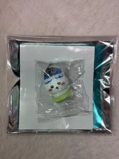 映画ちいかわ 人魚の島のひみつ 入場者特典 ハチワレ チャームミニフィギュアのサムネイル