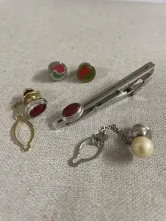 【さらに値下げしました】赤いネクタイピンとカフスボタンセット