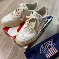 AUTRY オートリーMEDALIST LOW LEATHER スニーカー白×赤 - メルカリ