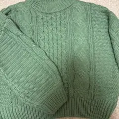 グリーン ケーブルニット 長袖